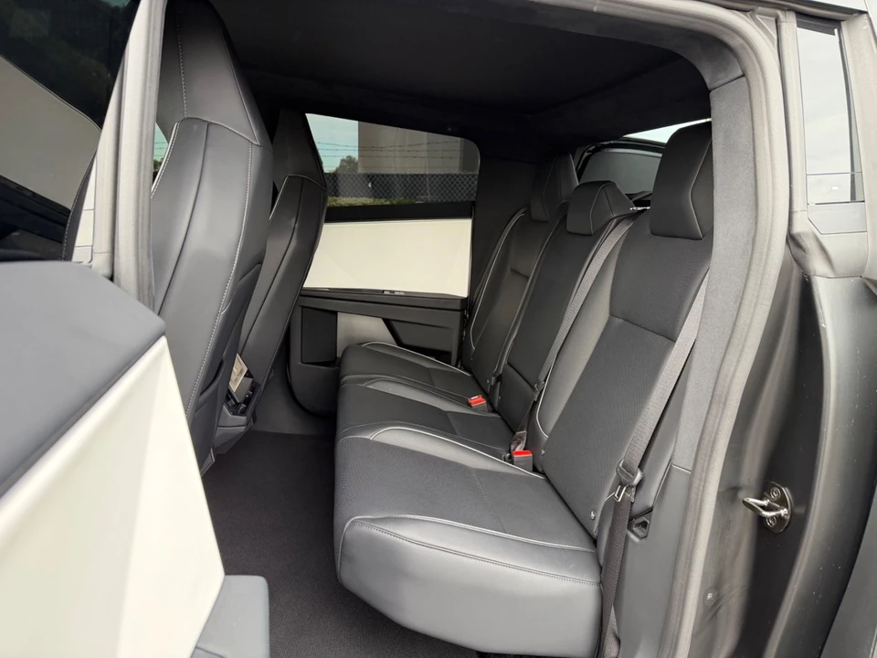 2024 Tesla Cybertruck - Image 18 of 21