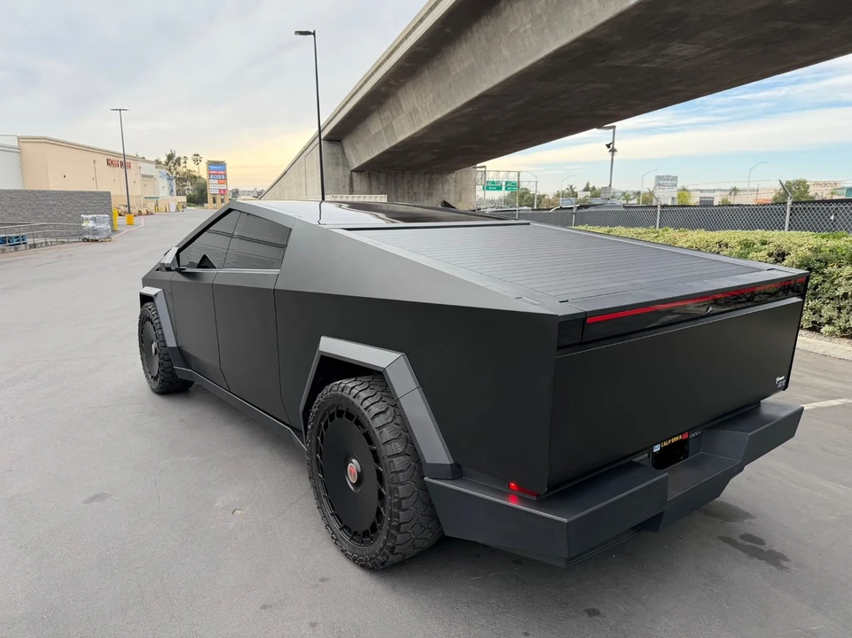 2024 Tesla Cybertruck - Image 7 of 21
