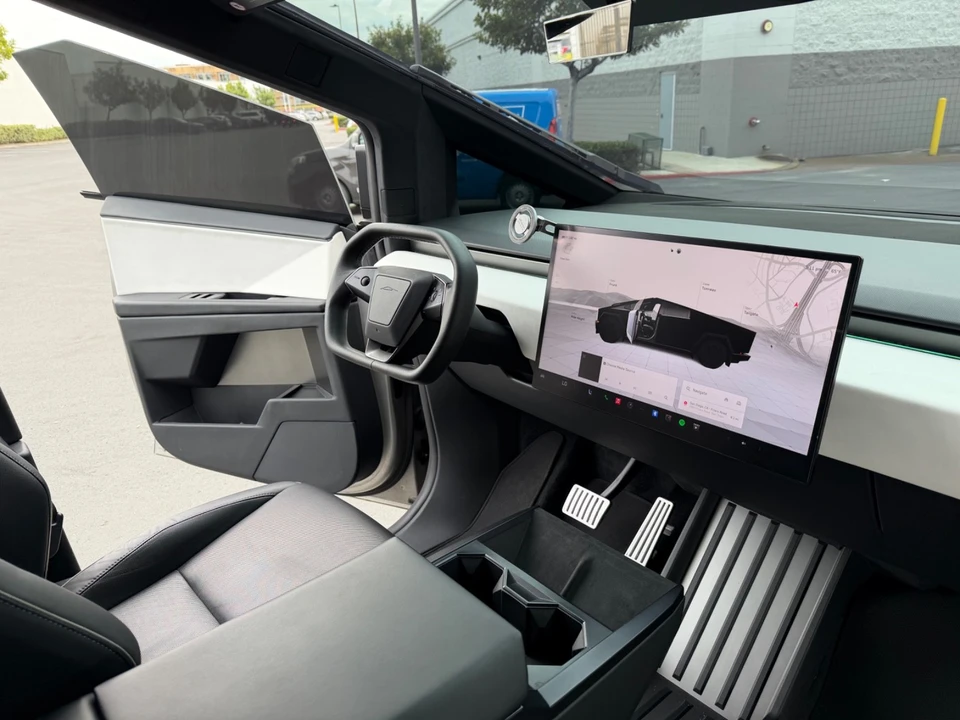 2024 Tesla Cybertruck - Image 15 of 21