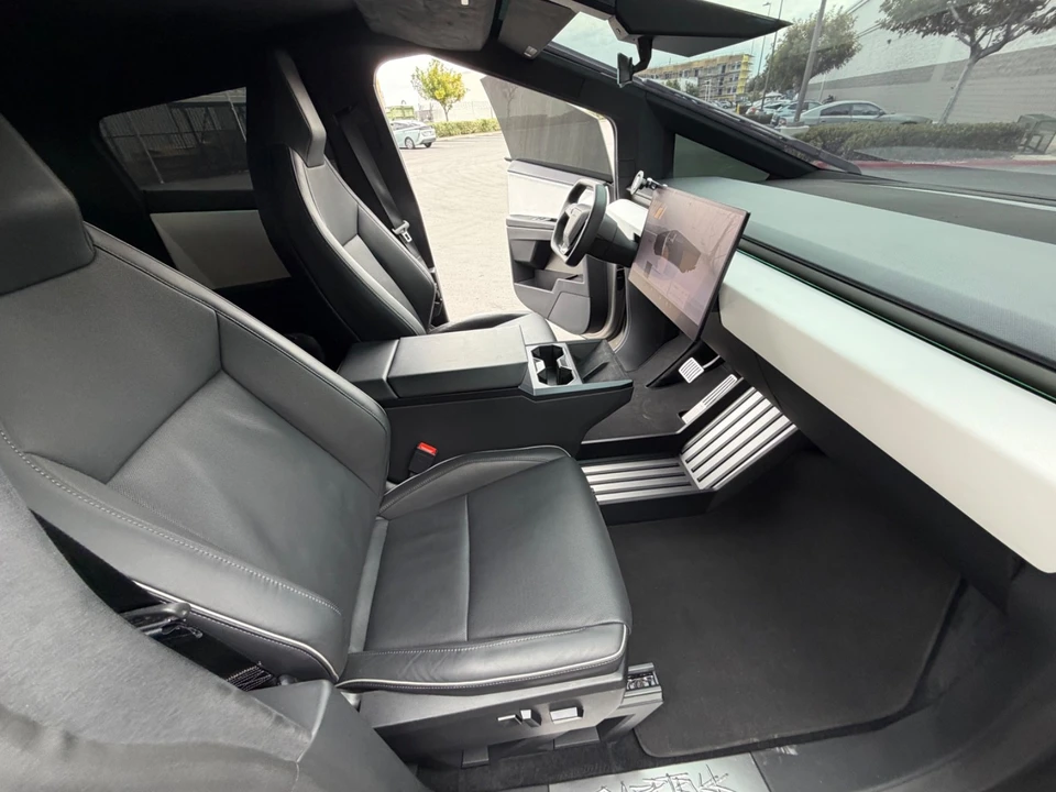 2024 Tesla Cybertruck - Image 14 of 21