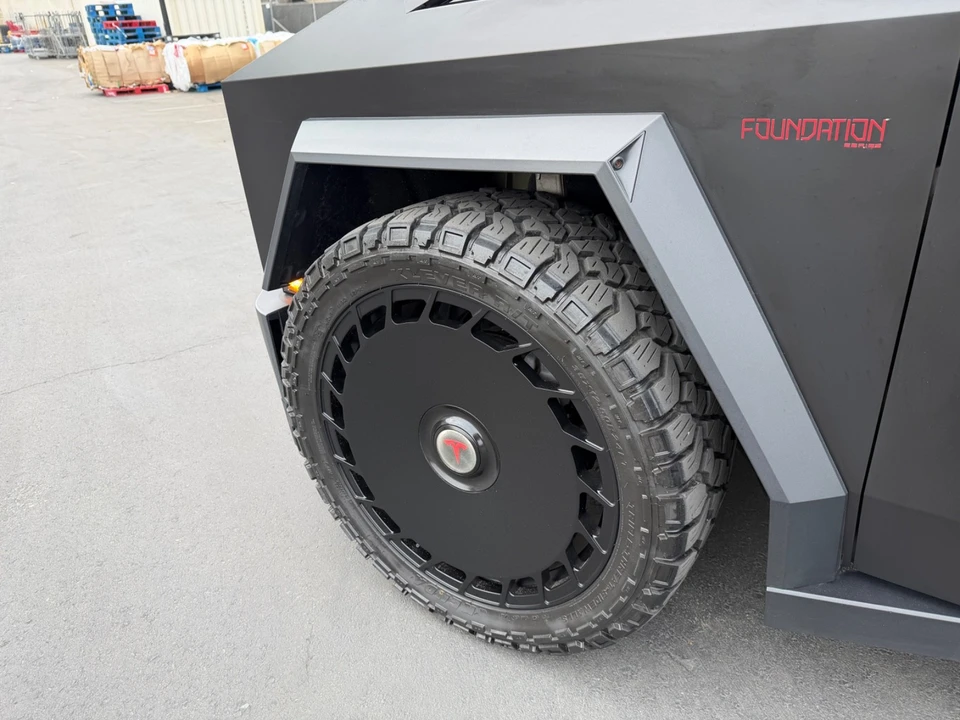 2024 Tesla Cybertruck - Image 8 of 21