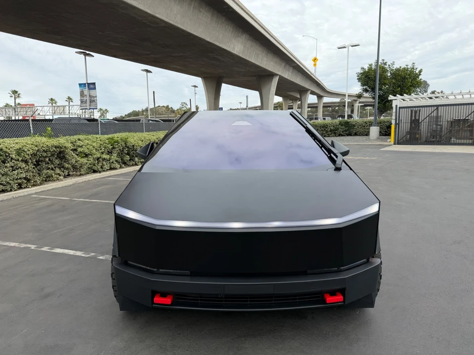 2024 Tesla Cybertruck - Image 2 of 21