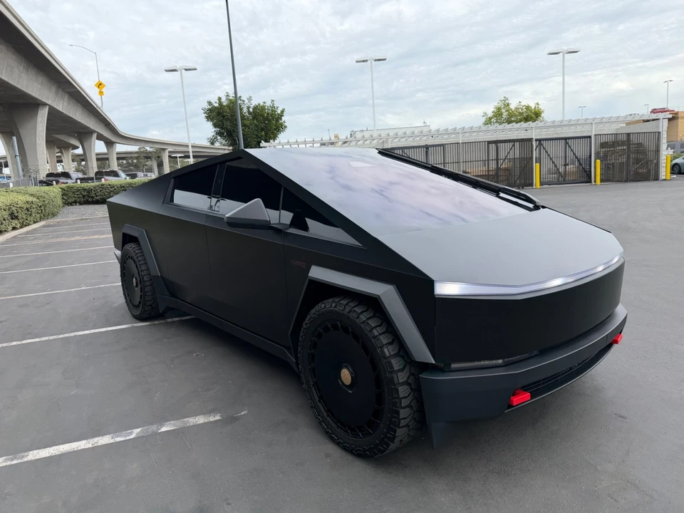 2024 Tesla Cybertruck - Image 3 of 21