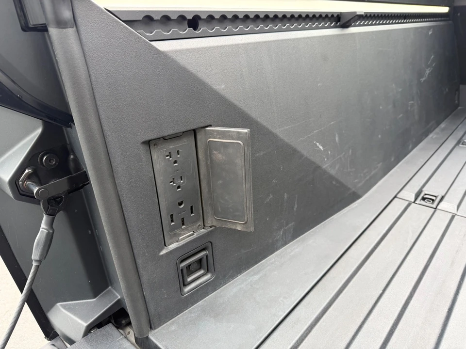 2024 Tesla Cybertruck - Image 11 of 21