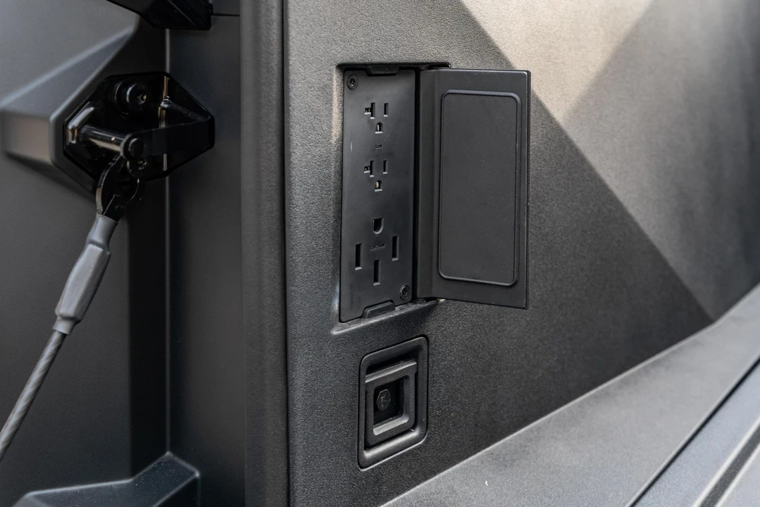 2024 Tesla Cybertruck - Image 20 of 31