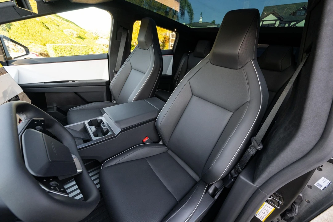 2024 Tesla Cybertruck - Image 27 of 31