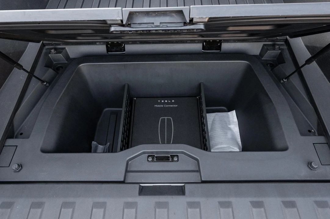 2024 Tesla Cybertruck - Image 16 of 31
