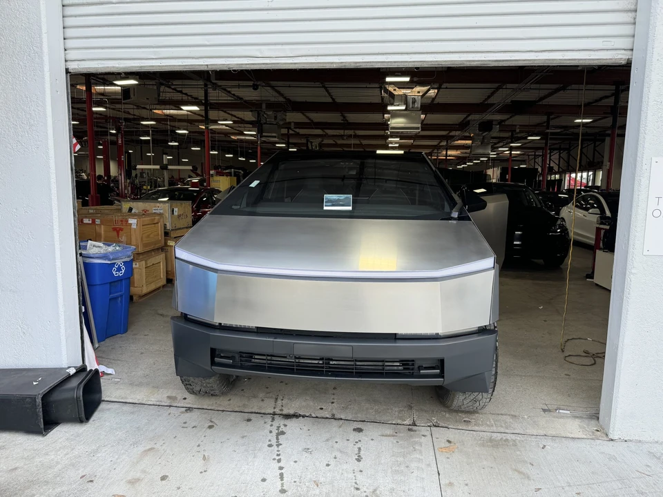 2024 Tesla Cybertruck - Image 8 of 31