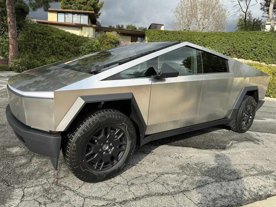 2024 Tesla Cybertruck - Image 2 of 31
