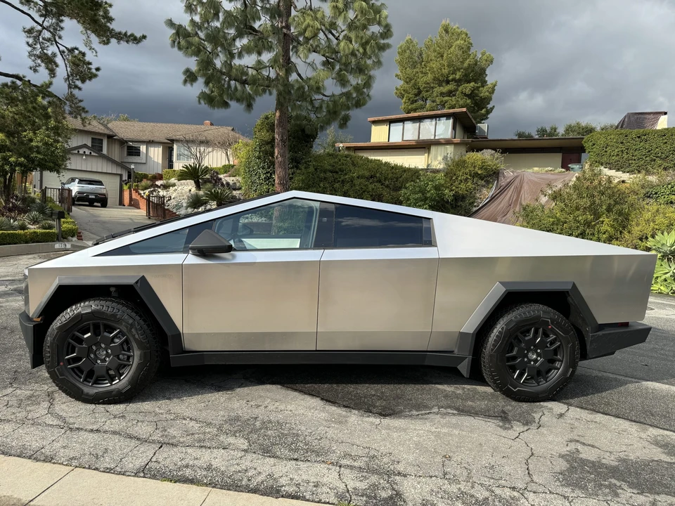 2024 Tesla Cybertruck - Image 3 of 31