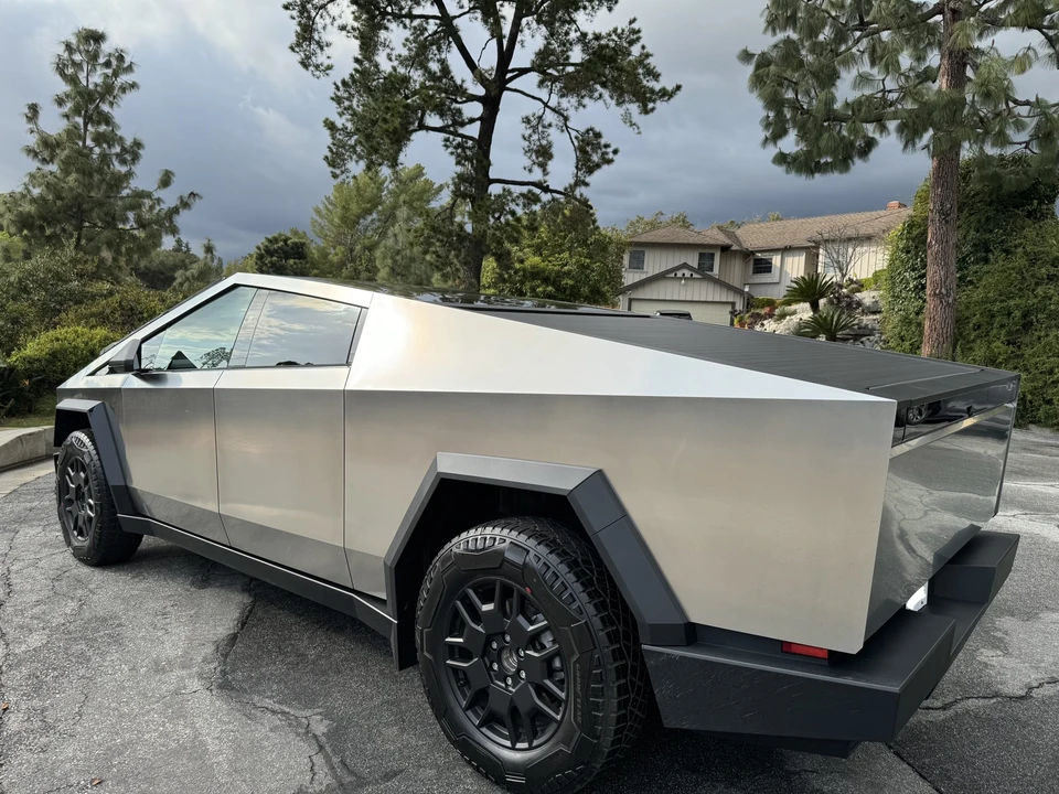 2024 Tesla Cybertruck - Image 4 of 31