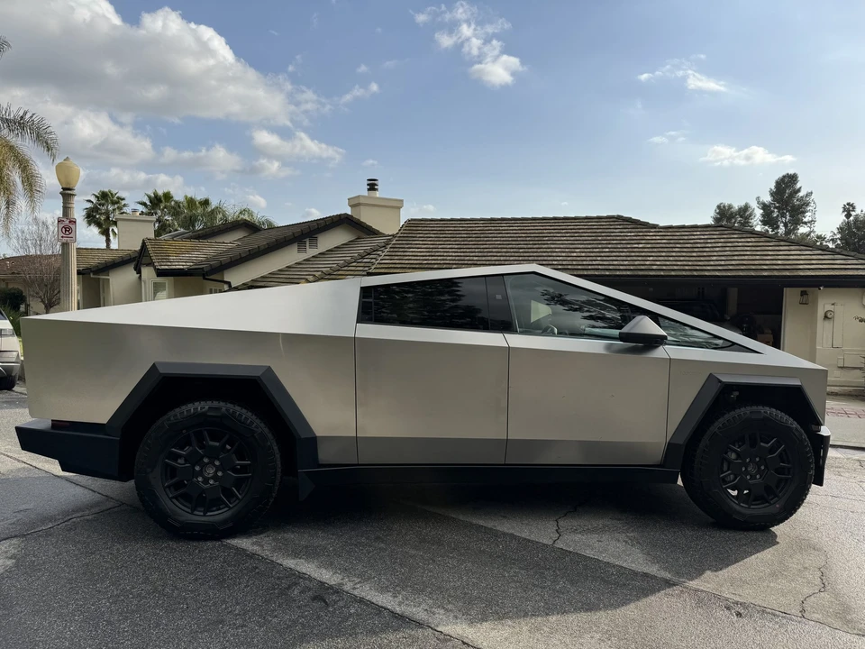 2024 Tesla Cybertruck - Image 5 of 31
