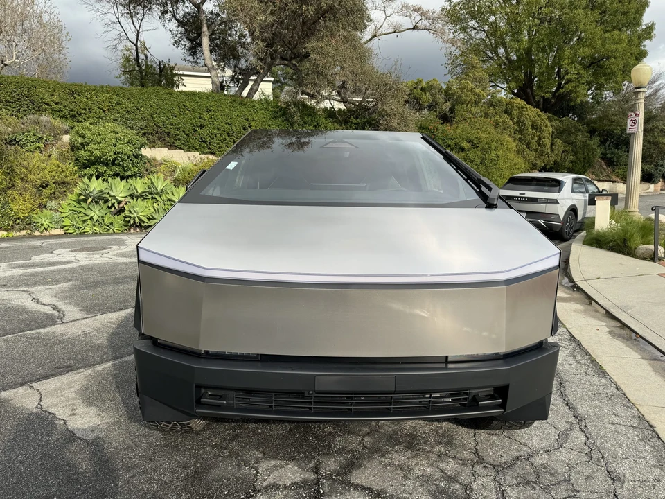 2024 Tesla Cybertruck - Image 7 of 31