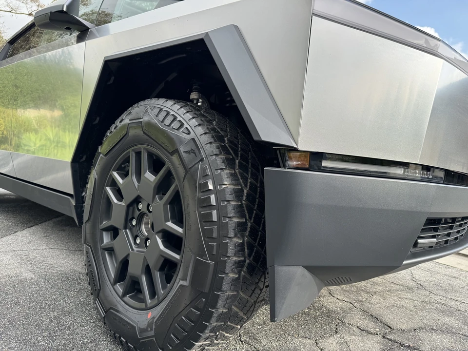 2024 Tesla Cybertruck - Image 9 of 31