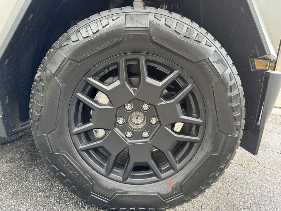 2024 Tesla Cybertruck - Image 26 of 31