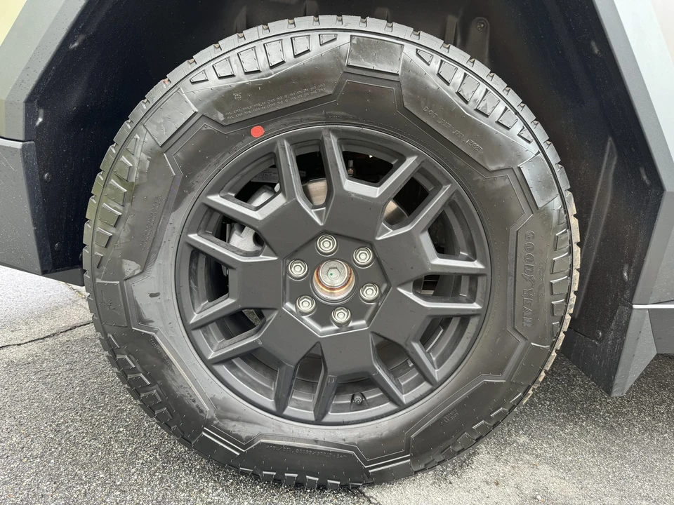 2024 Tesla Cybertruck - Image 25 of 31