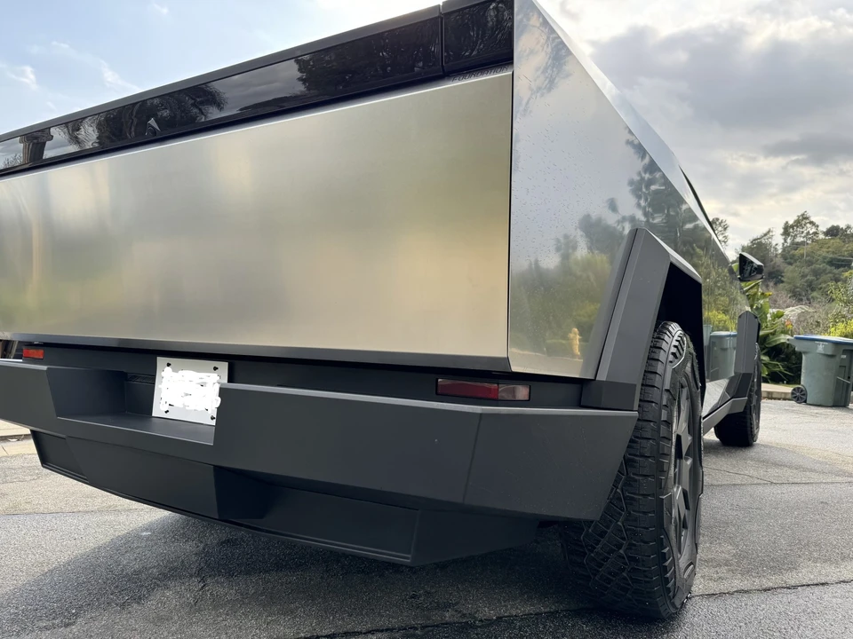 2024 Tesla Cybertruck - Image 11 of 31