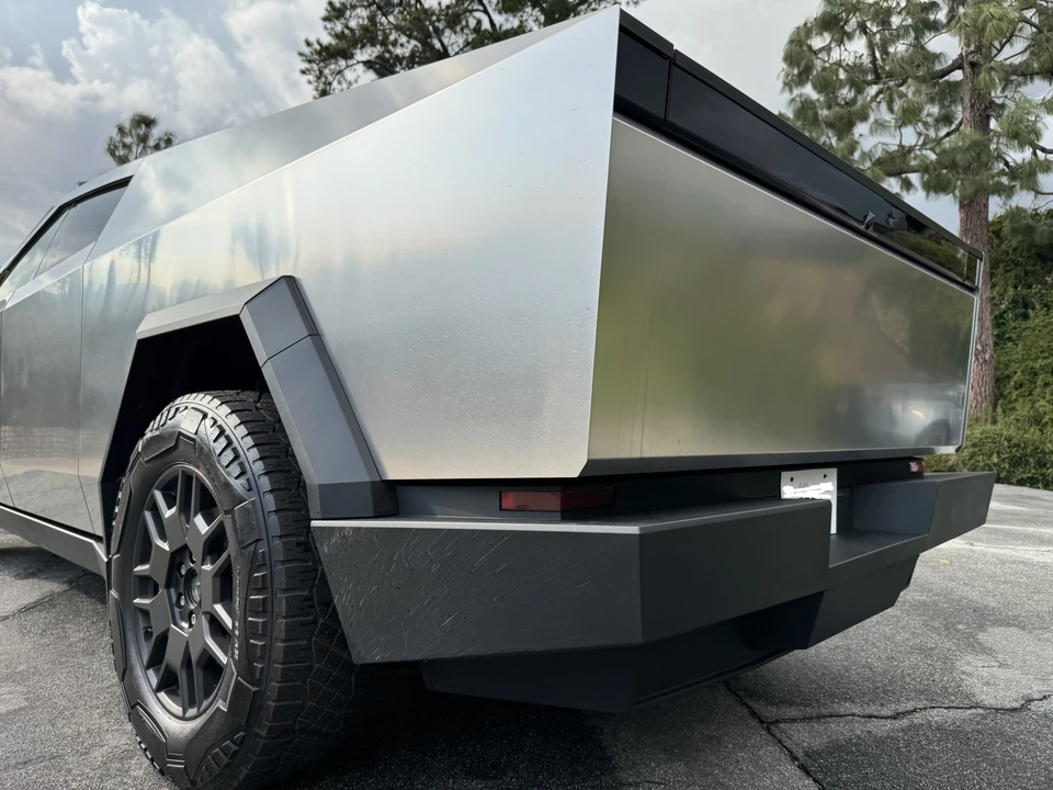 2024 Tesla Cybertruck - Image 10 of 31