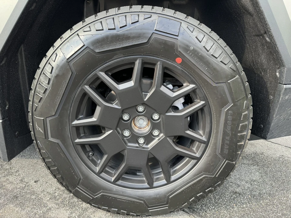 2024 Tesla Cybertruck - Image 24 of 31