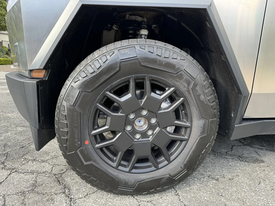 2024 Tesla Cybertruck - Image 23 of 31