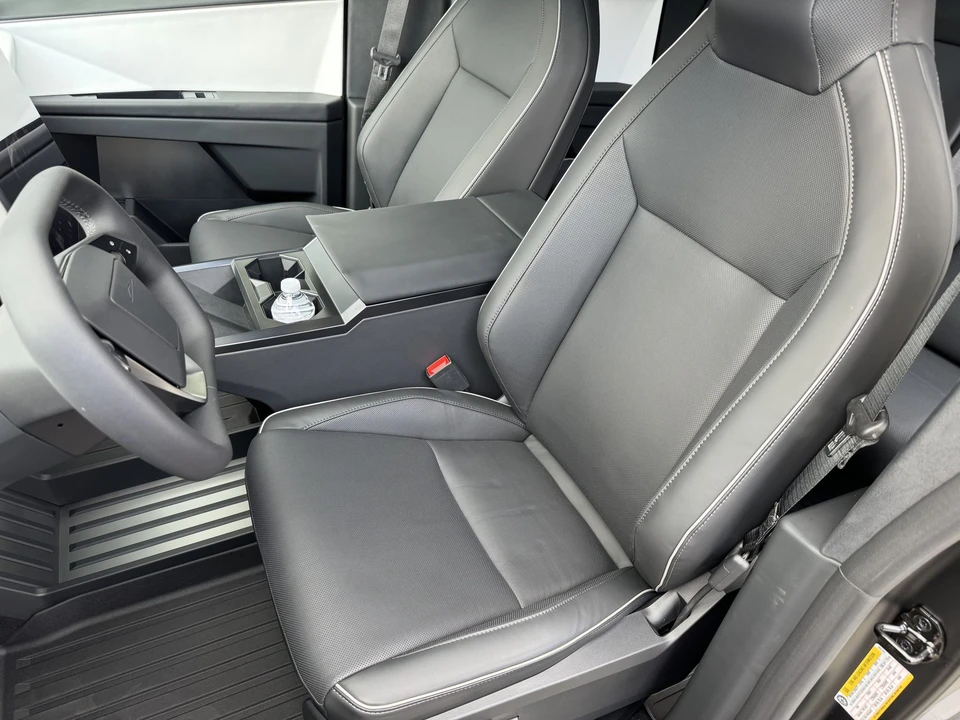 2024 Tesla Cybertruck - Image 29 of 31