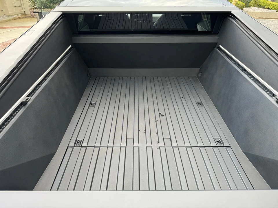 2024 Tesla Cybertruck - Image 12 of 31