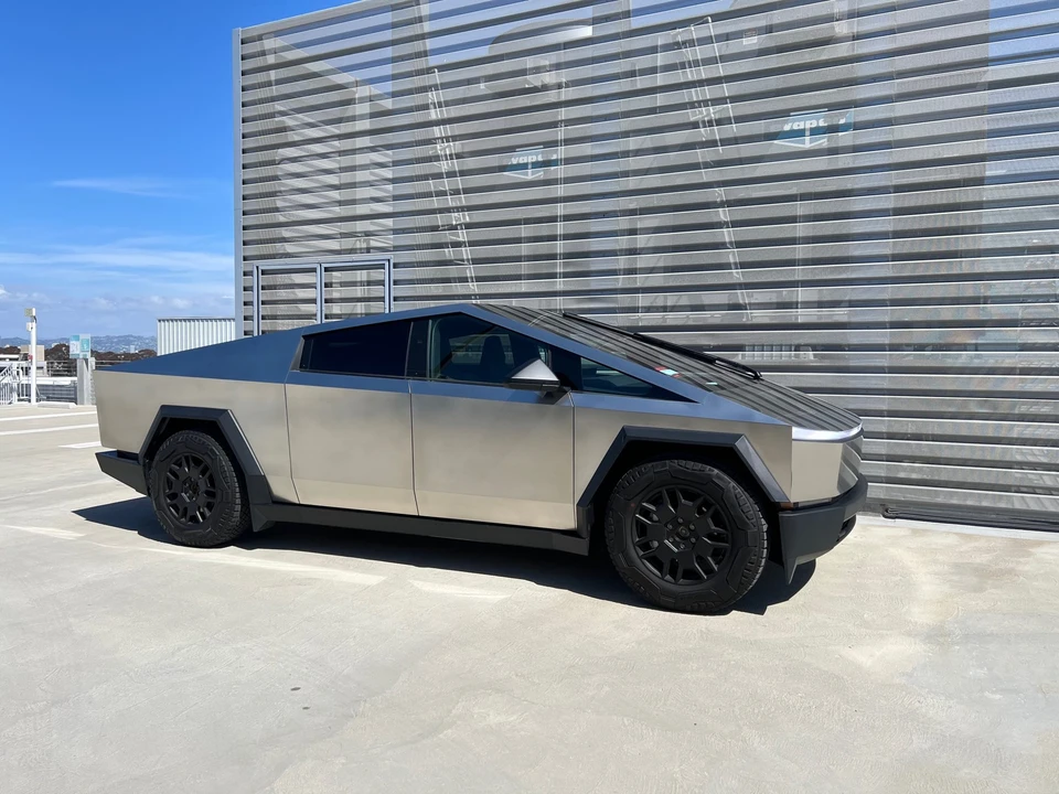2024 Tesla Cybertruck - Image 16 of 31