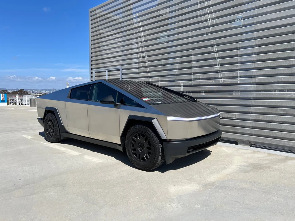 2024 Tesla Cybertruck - Image 17 of 31