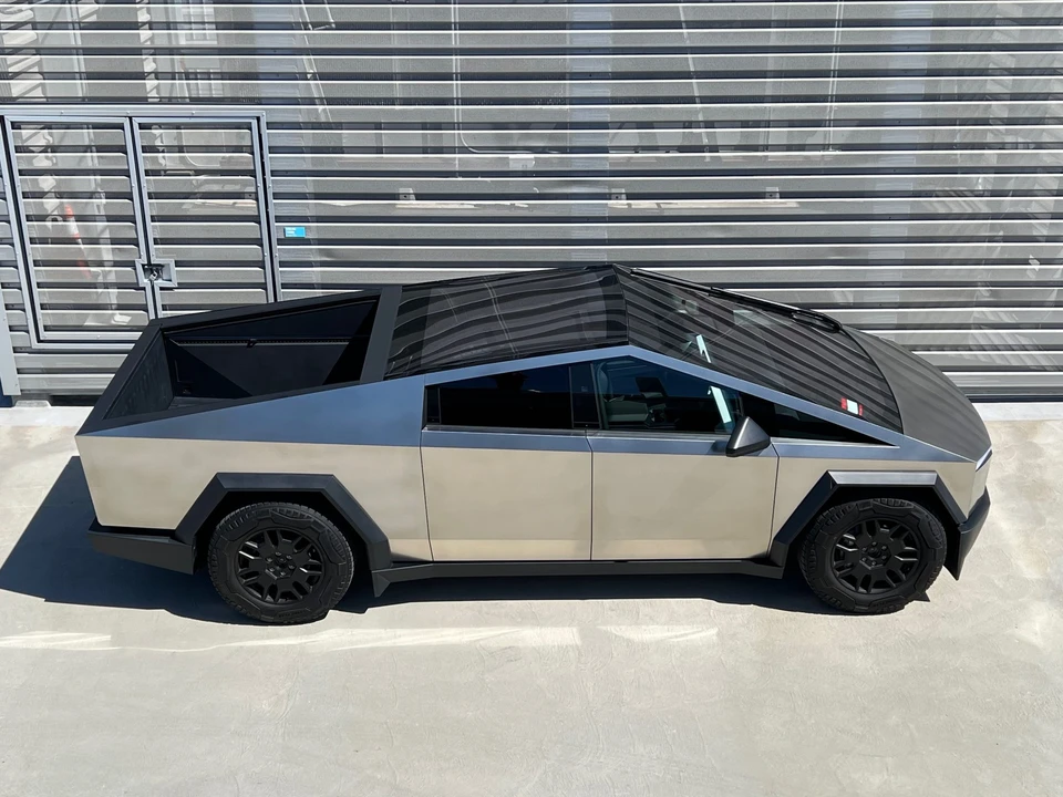 2024 Tesla Cybertruck - Image 14 of 31