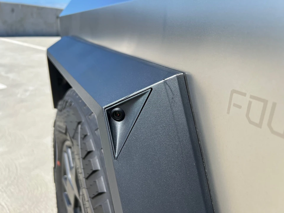 2024 Tesla Cybertruck - Image 23 of 31
