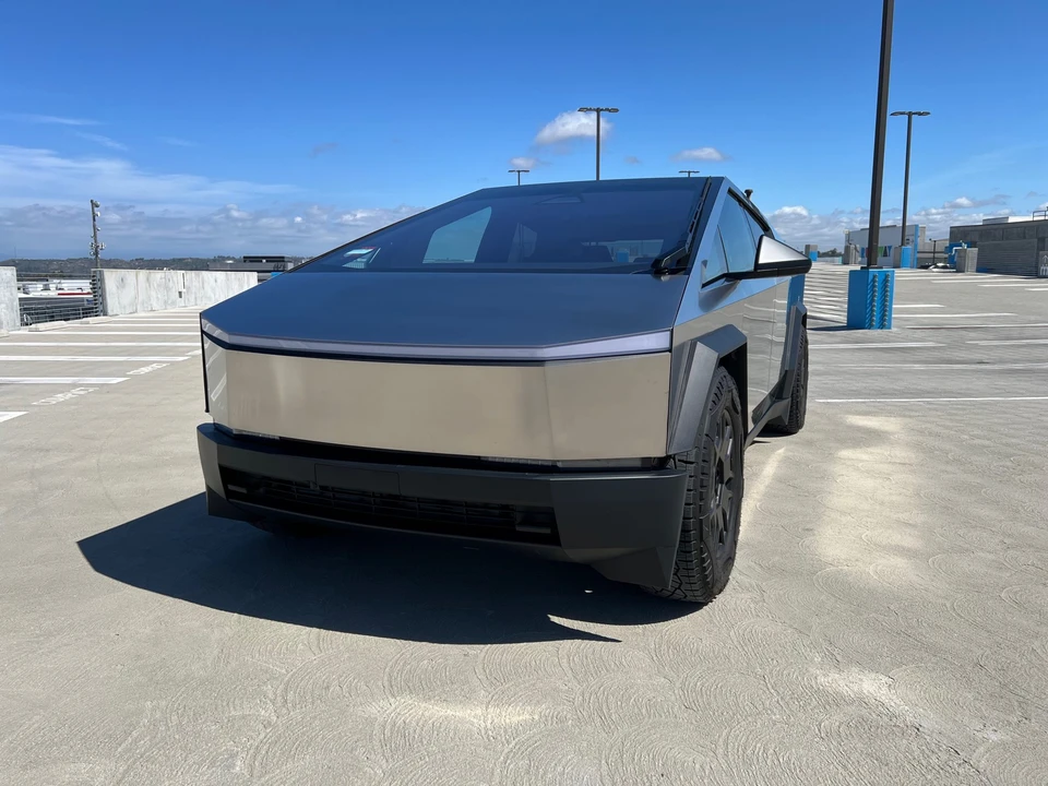 2024 Tesla Cybertruck - Image 2 of 31