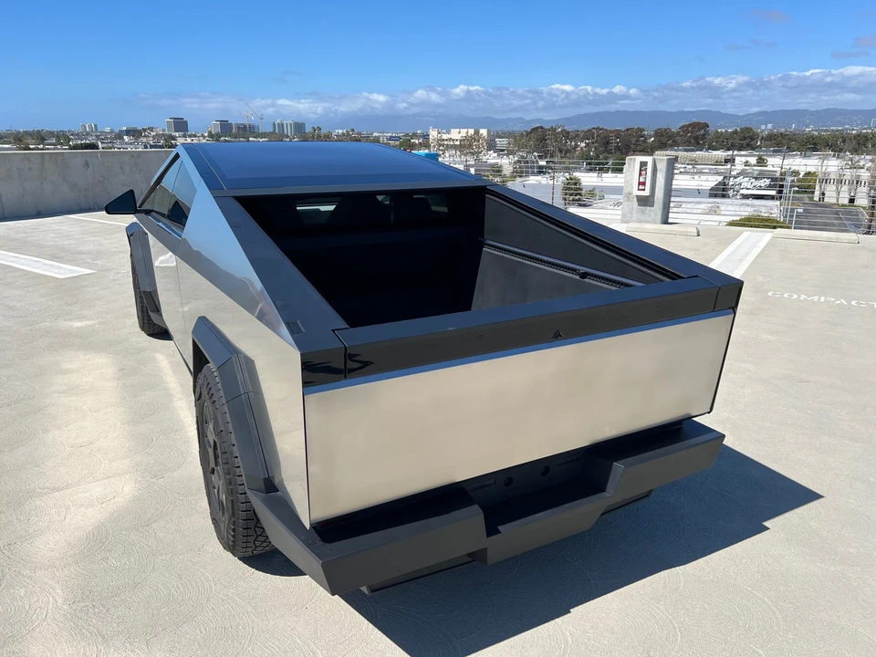 2024 Tesla Cybertruck - Image 7 of 31