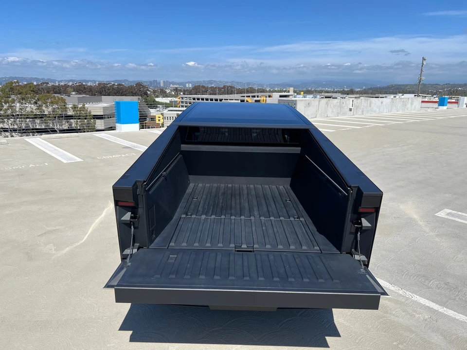 2024 Tesla Cybertruck - Image 31 of 31