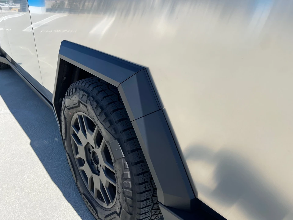 2024 Tesla Cybertruck - Image 27 of 31