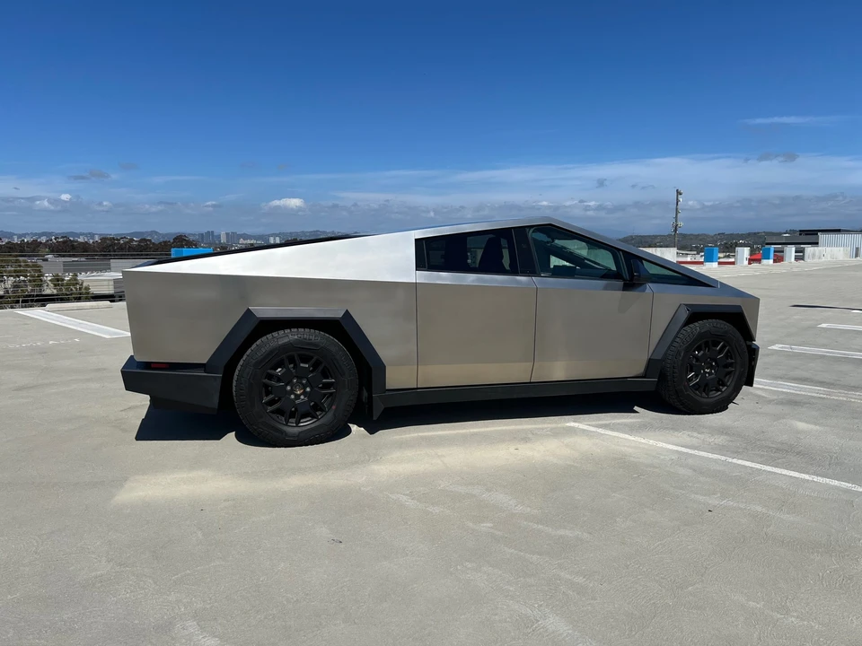 2024 Tesla Cybertruck - Image 11 of 31
