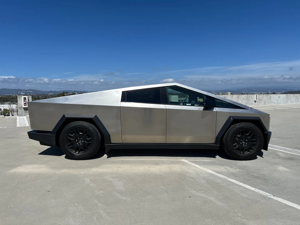 2024 Tesla Cybertruck - Image 13 of 31