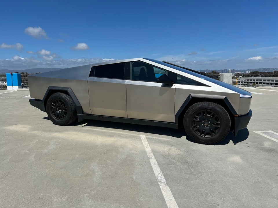 2024 Tesla Cybertruck - Image 15 of 31