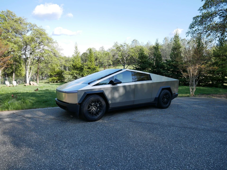 2024 Tesla Cybertruck - Image 2 of 31
