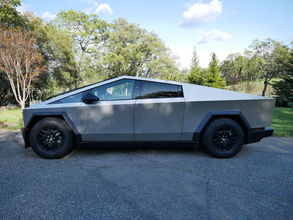 2024 Tesla Cybertruck - Image 17 of 31