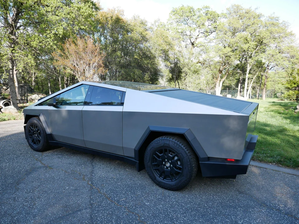 2024 Tesla Cybertruck - Image 16 of 31