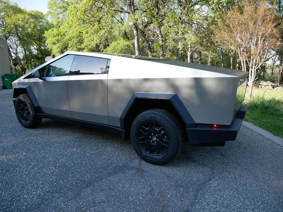 2024 Tesla Cybertruck - Image 15 of 31