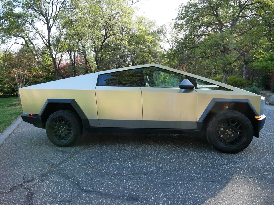 2024 Tesla Cybertruck - Image 9 of 31