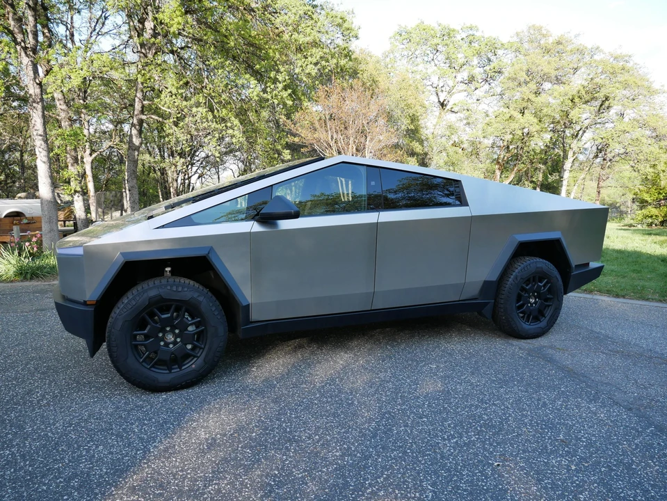 2024 Tesla Cybertruck - Image 18 of 31