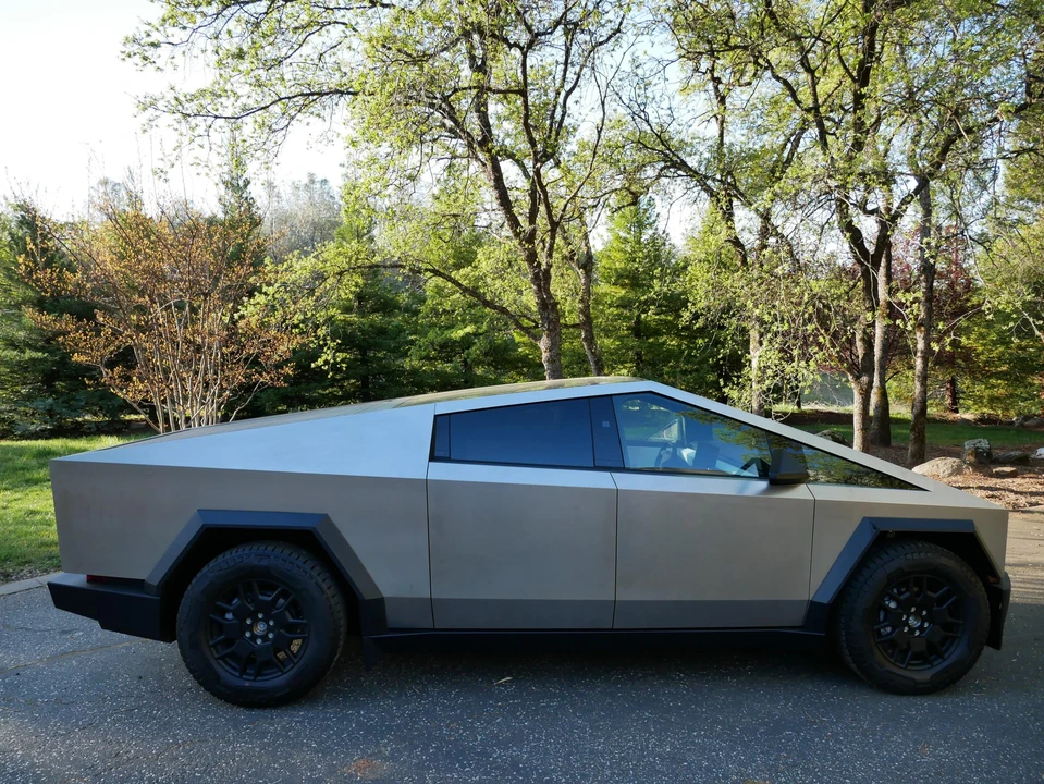 2024 Tesla Cybertruck - Image 10 of 31