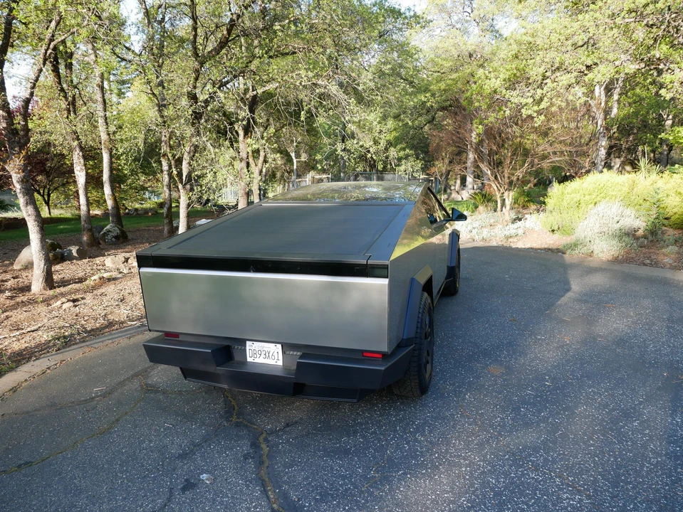 2024 Tesla Cybertruck - Image 12 of 31