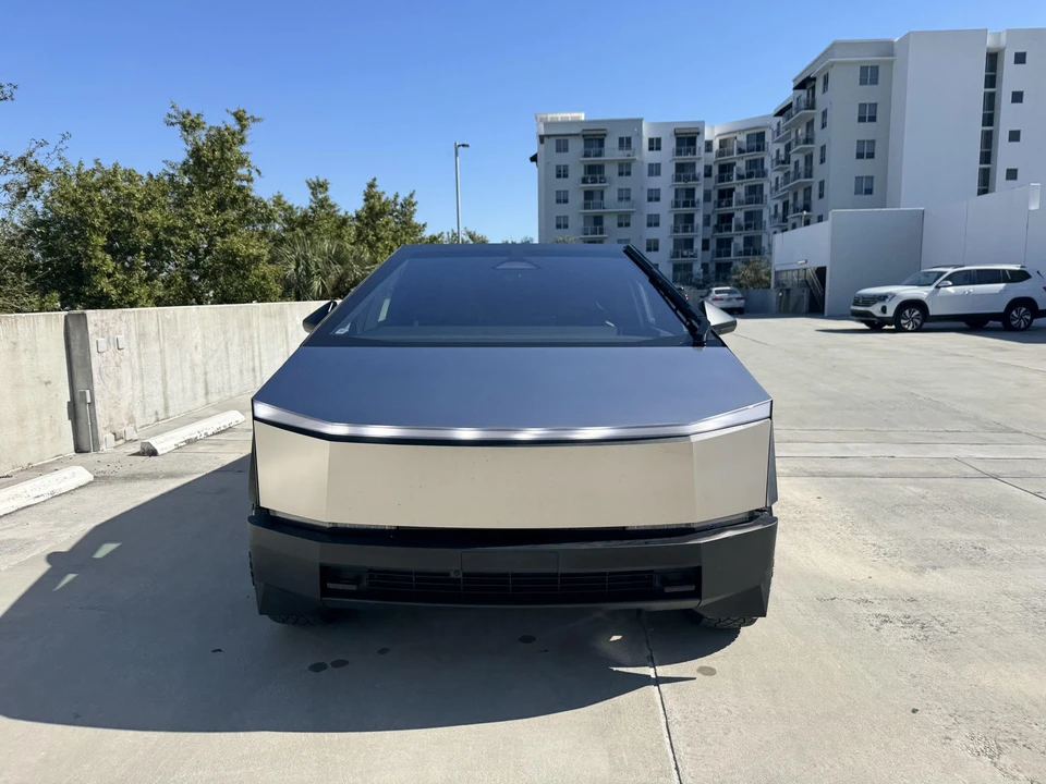 2024 Tesla Cybertruck - Image 2 of 31