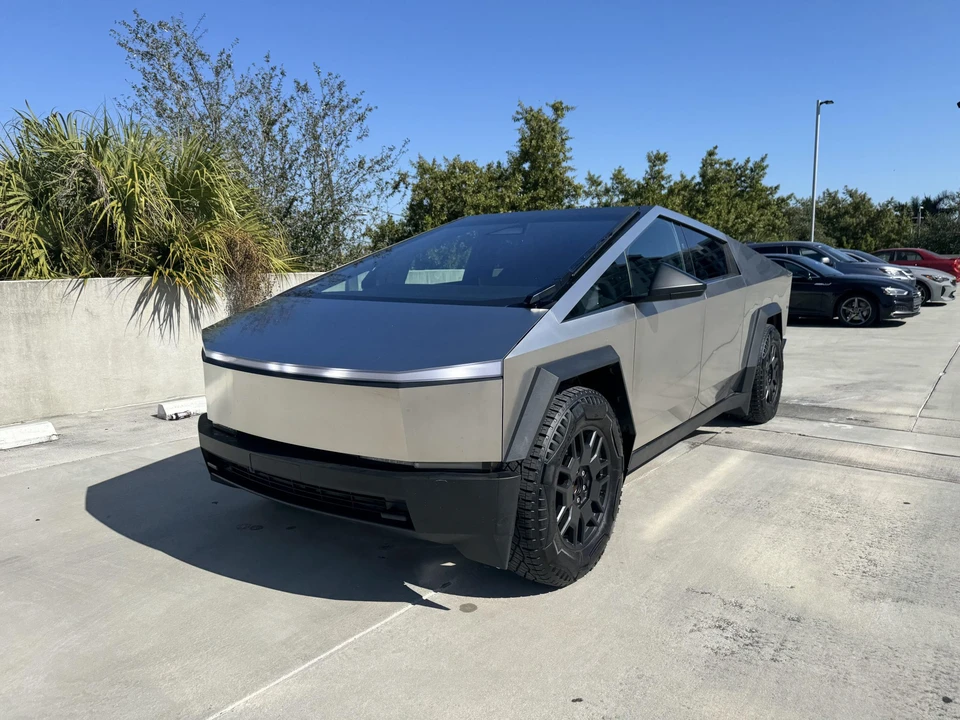 2024 Tesla Cybertruck - Image 3 of 31