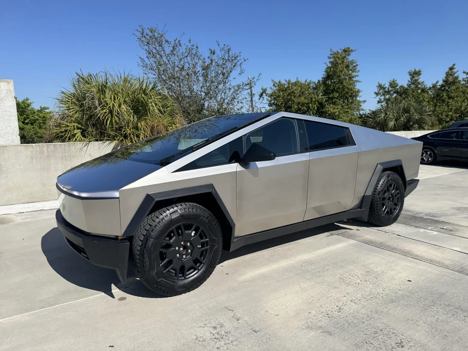 2024 Tesla Cybertruck - Image 4 of 31