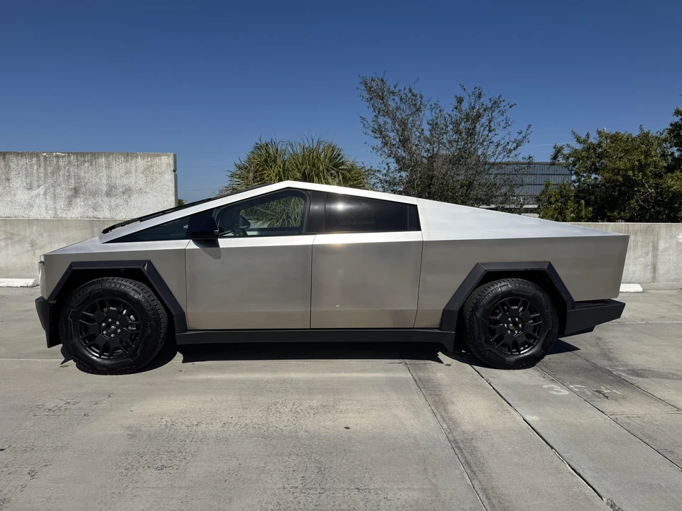 2024 Tesla Cybertruck - Image 5 of 31