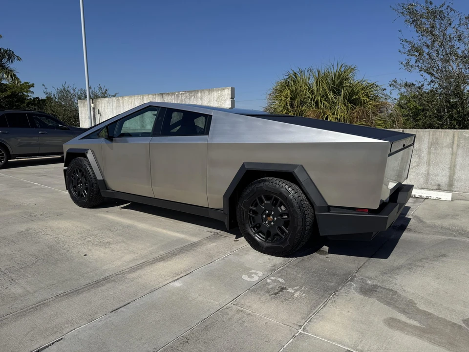 2024 Tesla Cybertruck - Image 6 of 31